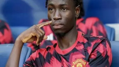 詹姆斯贡献26分助骑士连胜五场，大胜湖人开启布朗尼生涯首分里程碑